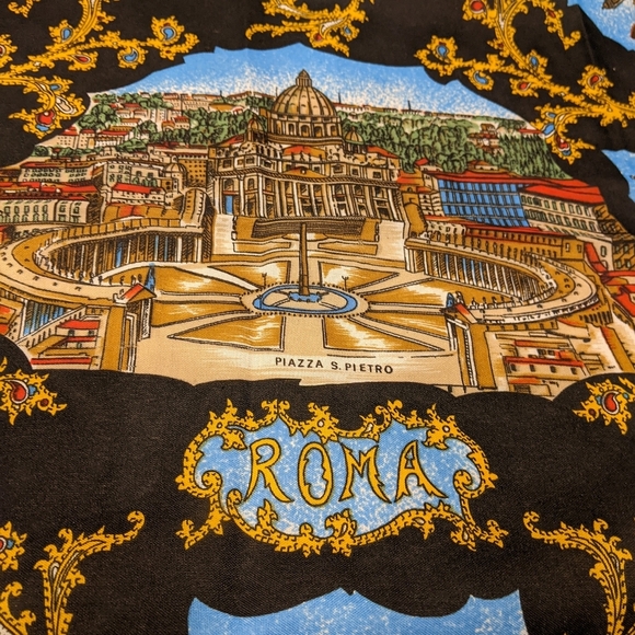 Rome themed scarf - Picture 7 of 8